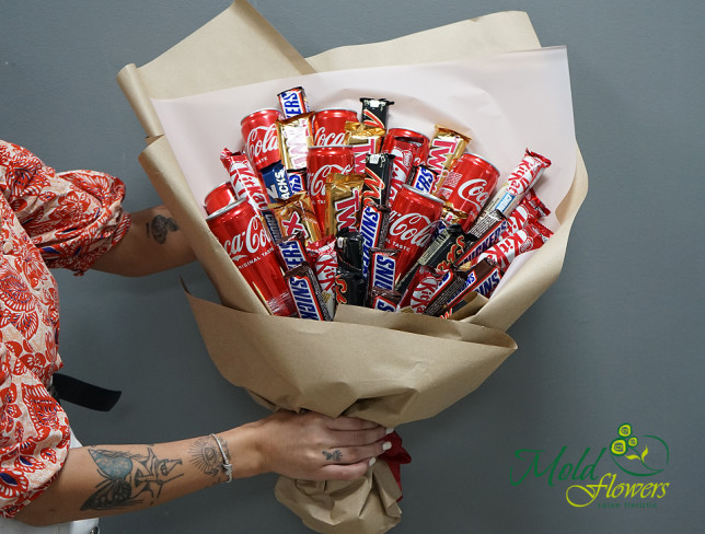 Sweet bouquet with Coca-Cola, Mars, Twix, and Snickers 2 (custom order, 24 hours) photo